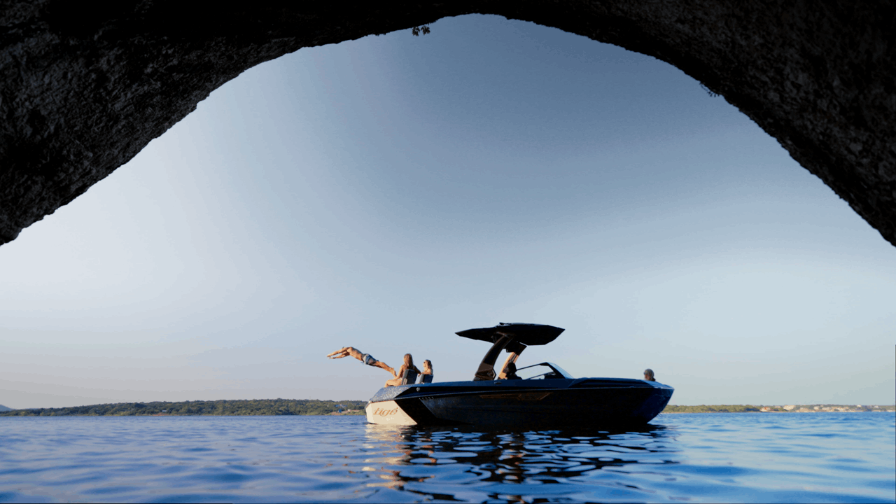 Tige Boats — frame 12